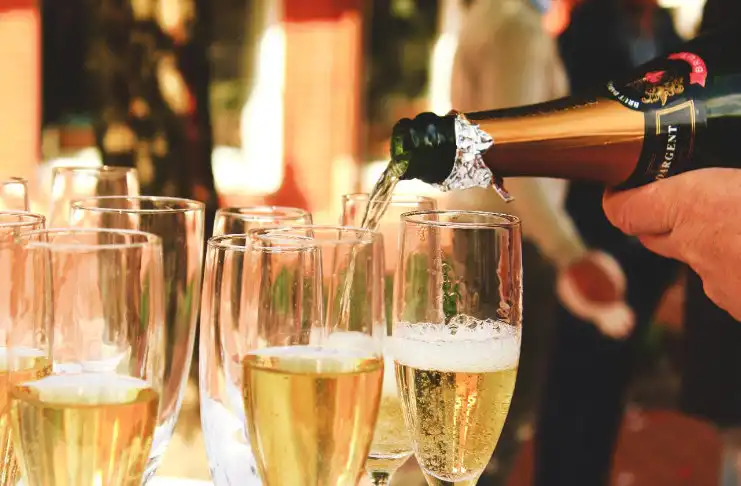 Rượu Champagne (Sâm Banh) Tiệc Đám Cưới Giá Rẻ Được Ưa Chuộng